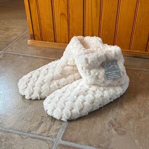 Soft Sherpa High Top Plush Slippers - Cream Color - One Size